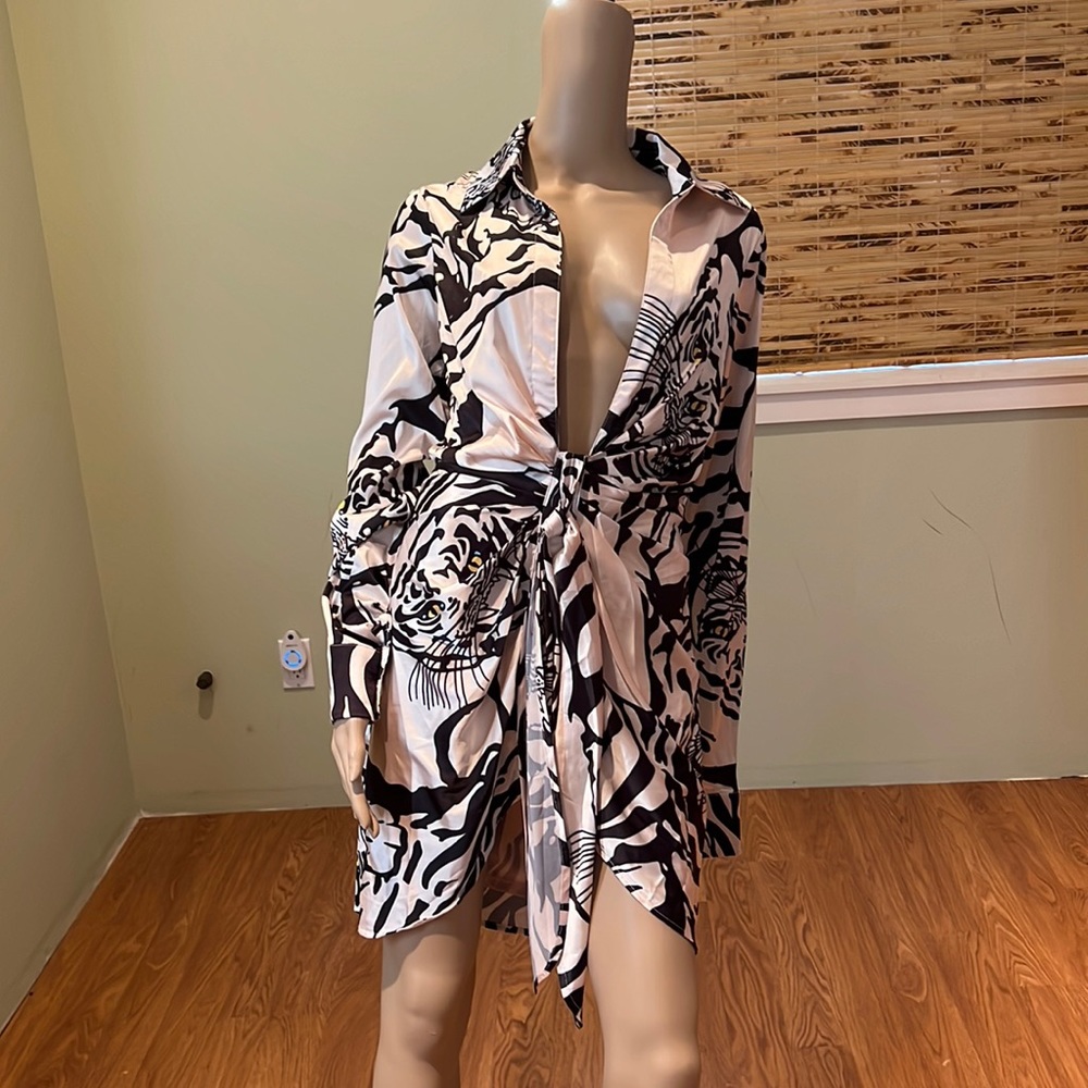 Akira She's Dangerous Low V Mini Dress Ivory Colored With Lion Faces Size XL - Picture 1 of 10
